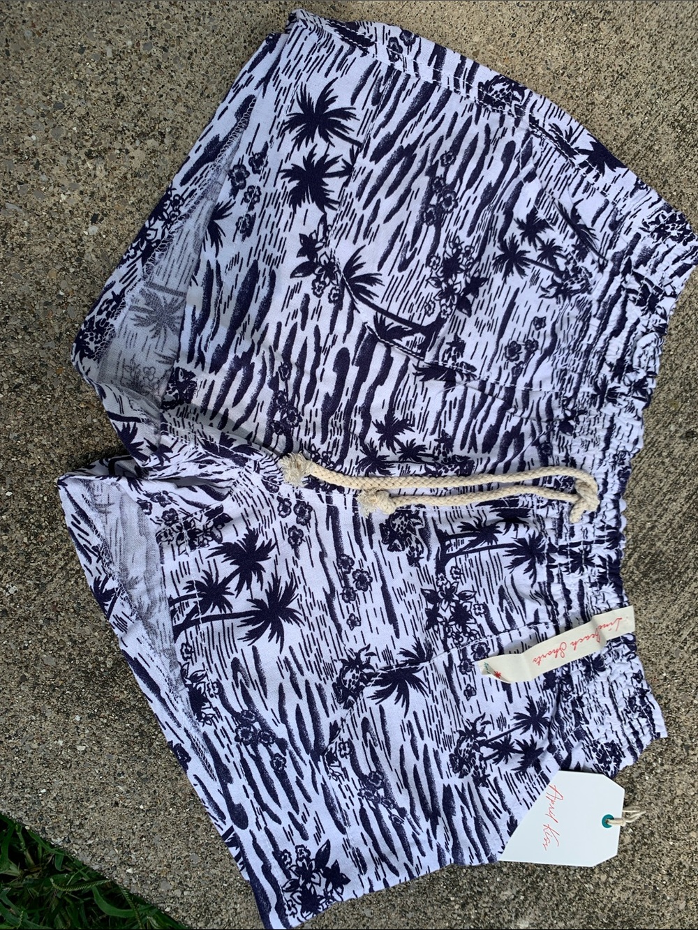 Tropical Print    Linen Drawstring Shorts - Navy/White